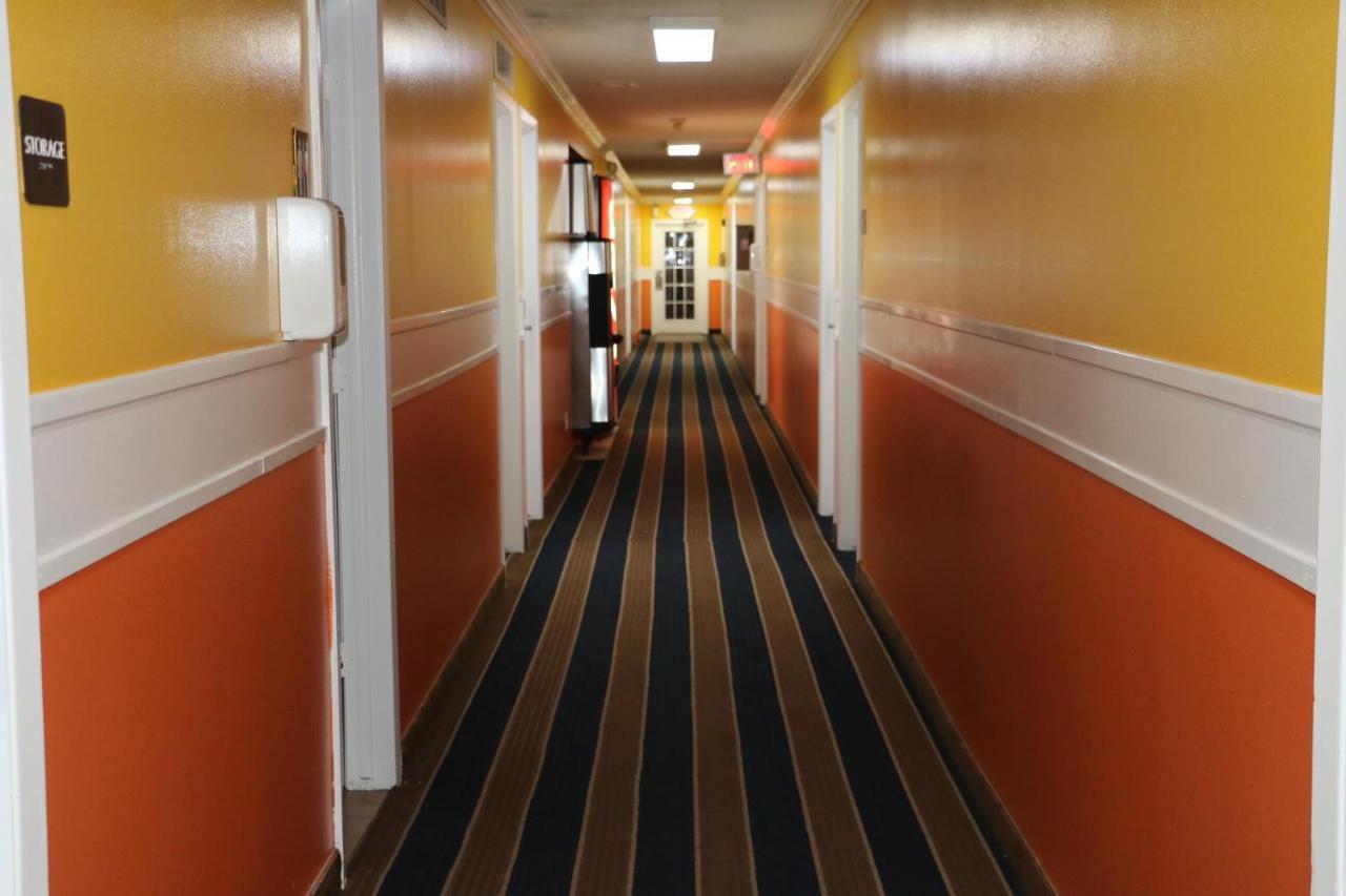 Amber Inn Le Mars Exteriör bild